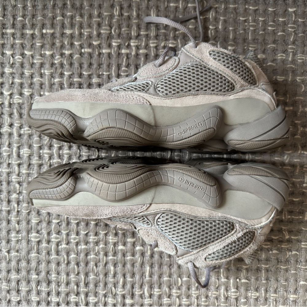 Yeezy x Adidas 500 - Picture 2 of 5
